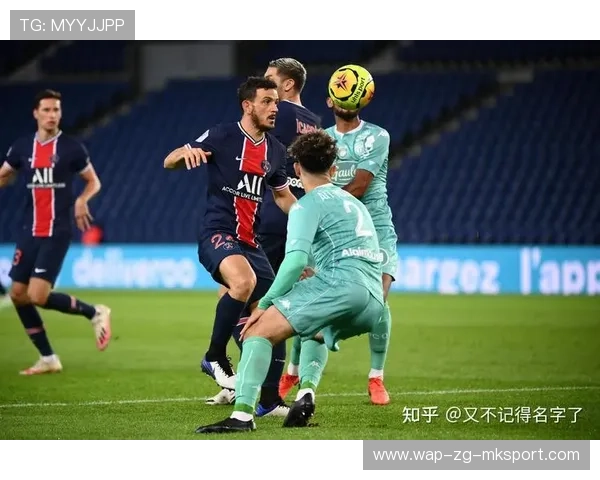 摩纳哥训练中戈洛温穿插跑动极具威胁