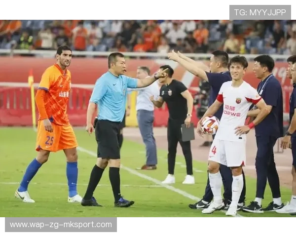 裁判抢戏！哨声不断惹怒主队